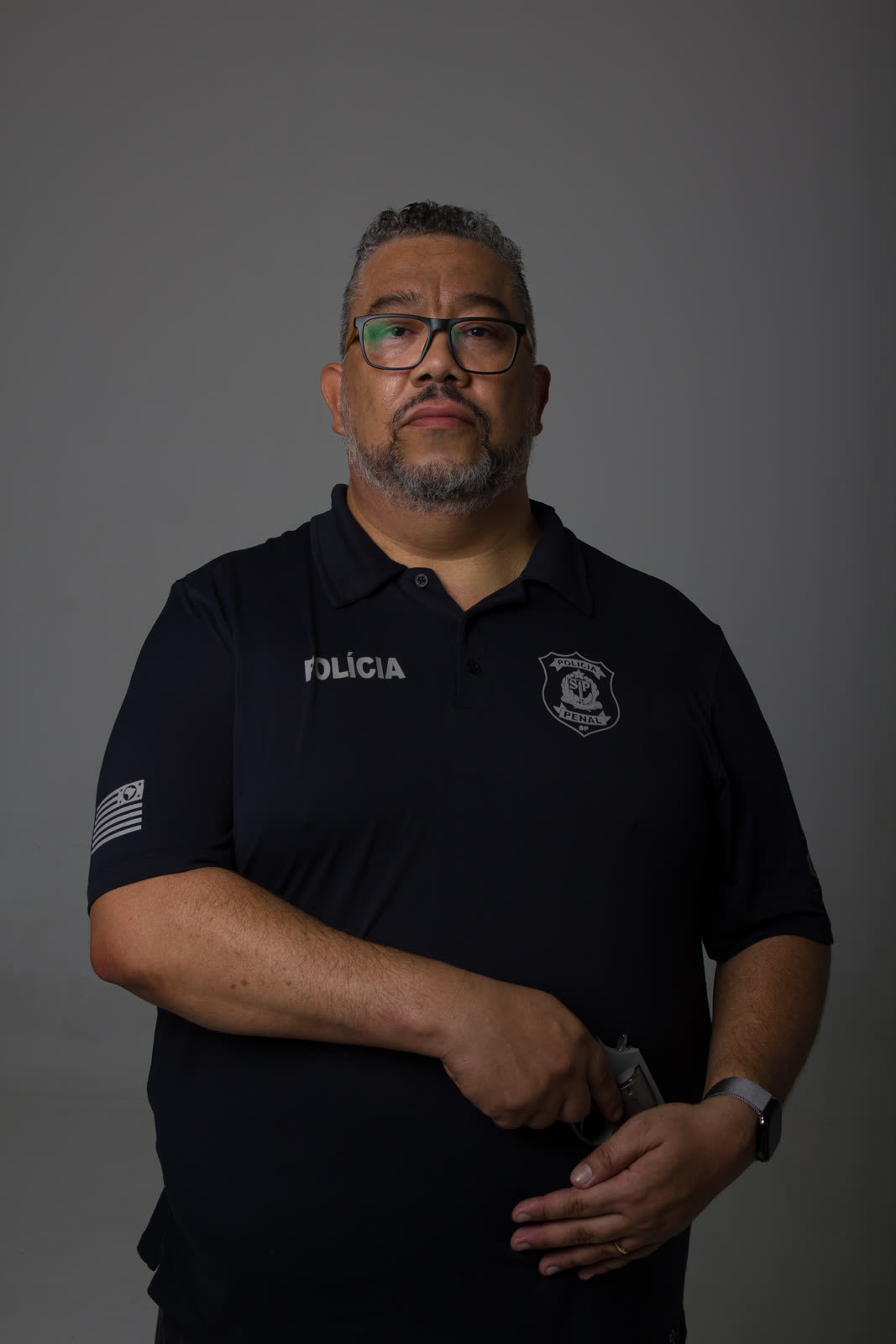 Retrato de Fábio Jabá com a farda da Polícia Penal de São Paulo